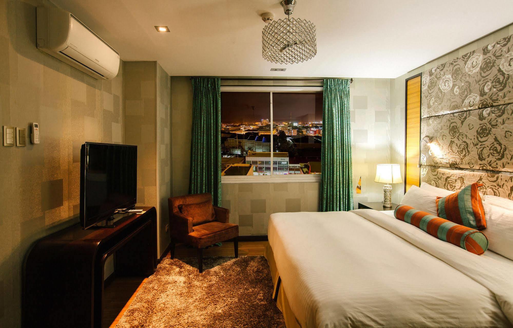 The Royal Mandaya Hotel Davao City Kültér fotó