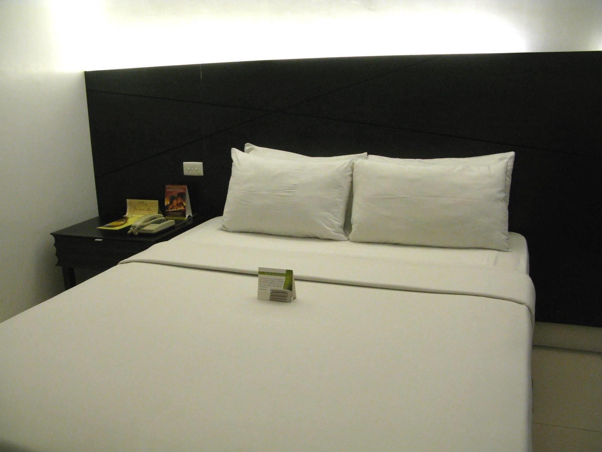 The Royal Mandaya Hotel Davao City Kültér fotó