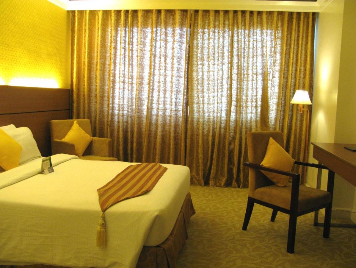 The Royal Mandaya Hotel Davao City Kültér fotó